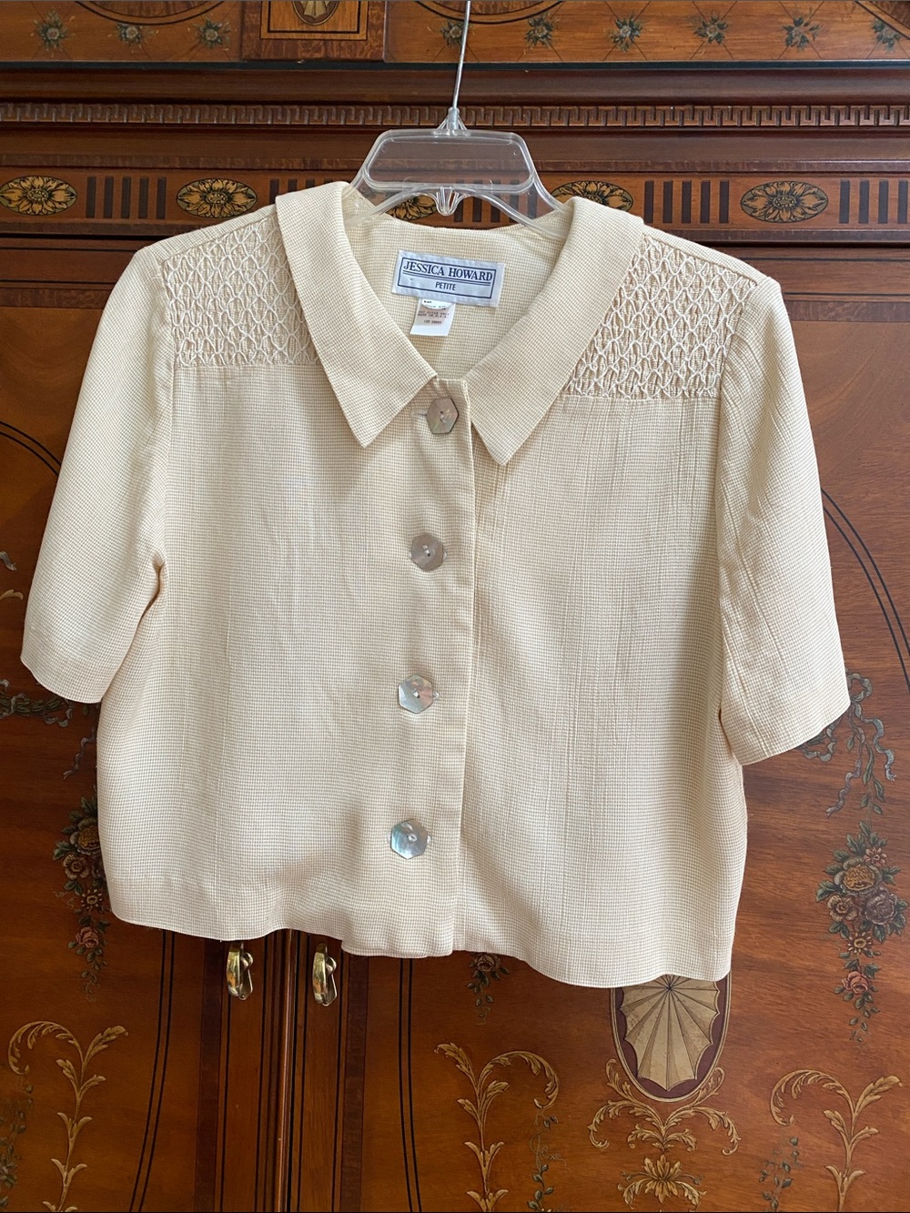 Jessica Howard Cream Short Boxy Button-Up Top